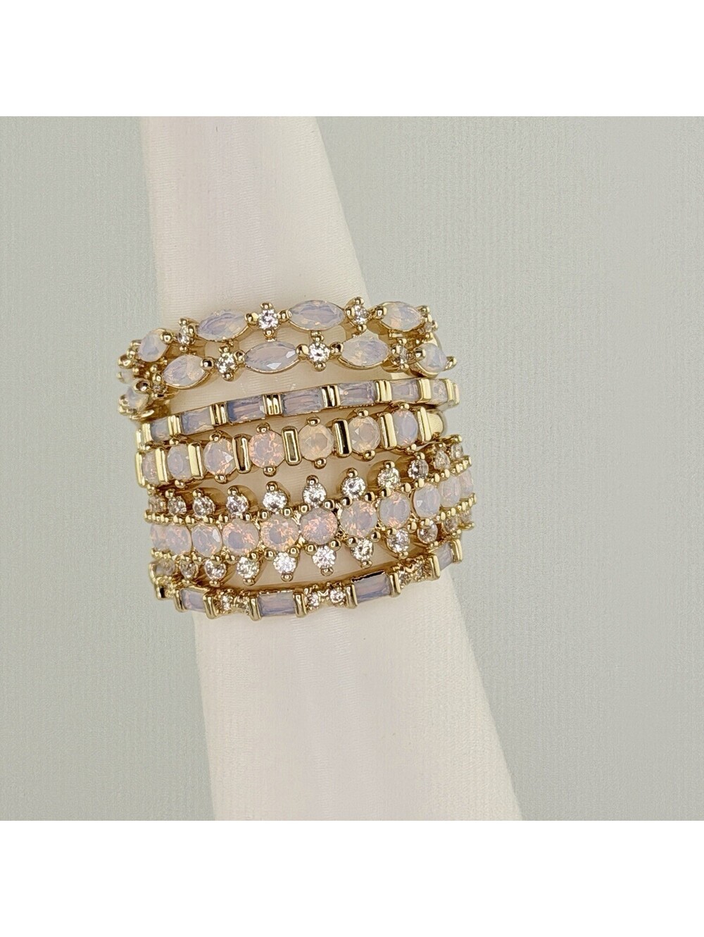 Bomb Party Delicates Sz 8 RARE UNICORN Moonstone on Yellow Gold RG77826